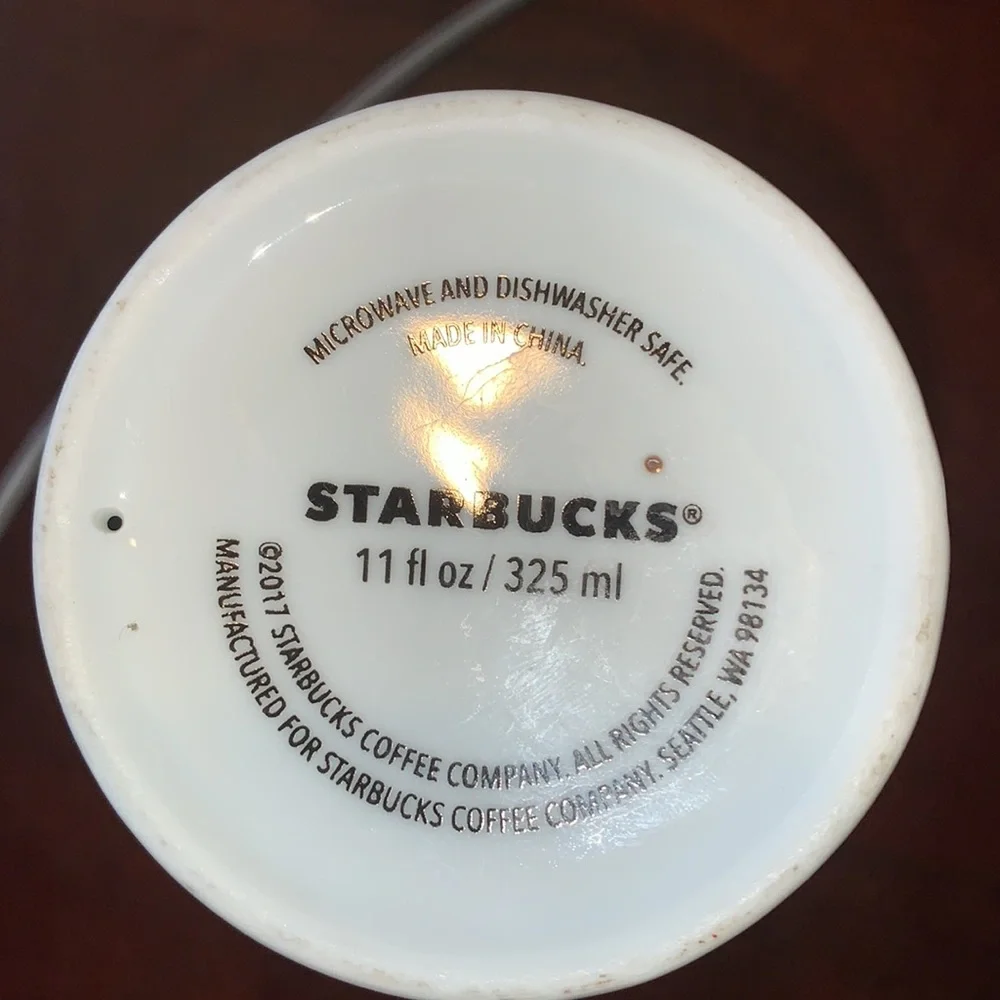 Starbucks 2017 11 oz Coffee Ceramic Christmas Tumbler Mug Lid EUC